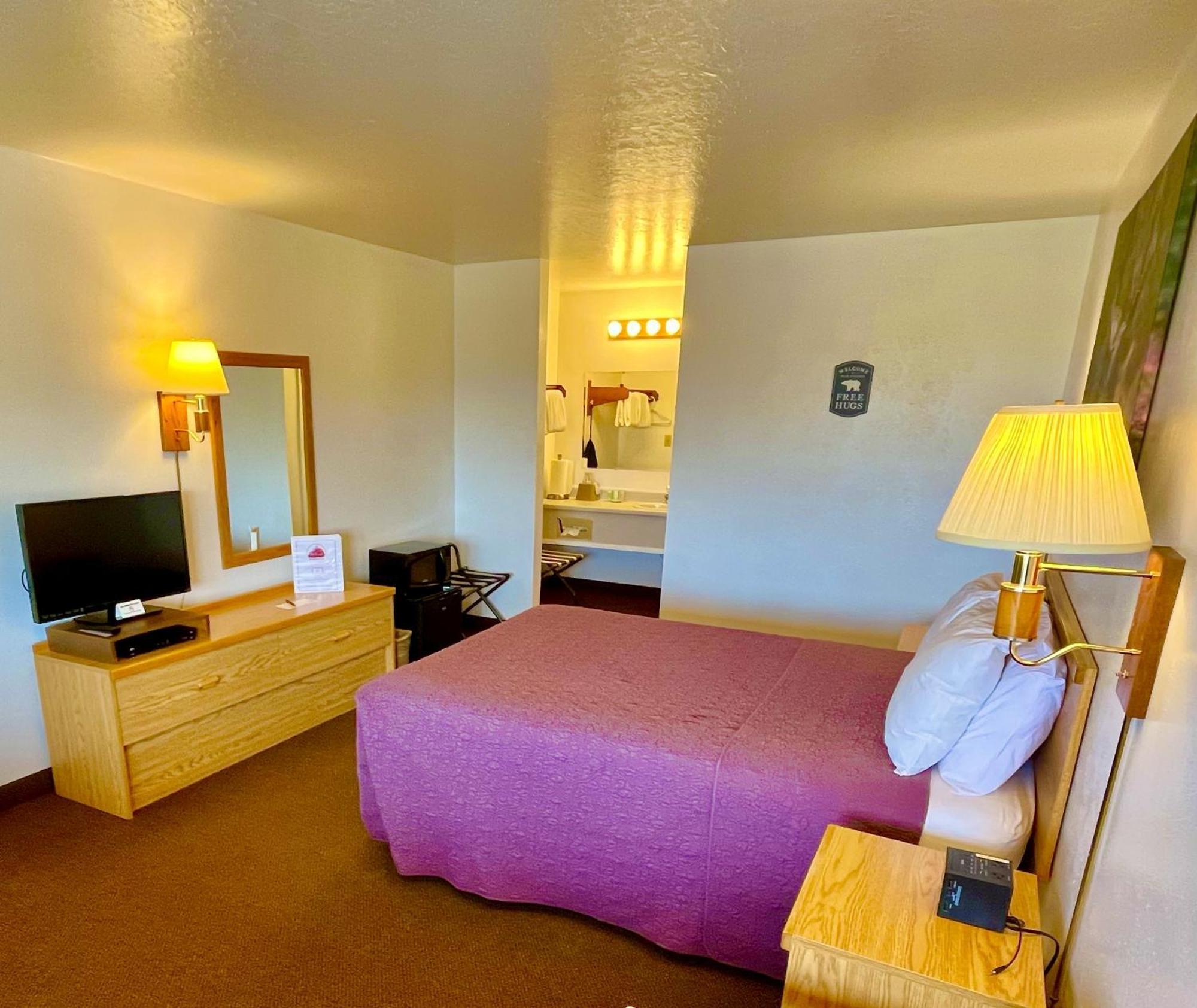 Red Bear Inn Ennis Dış mekan fotoğraf