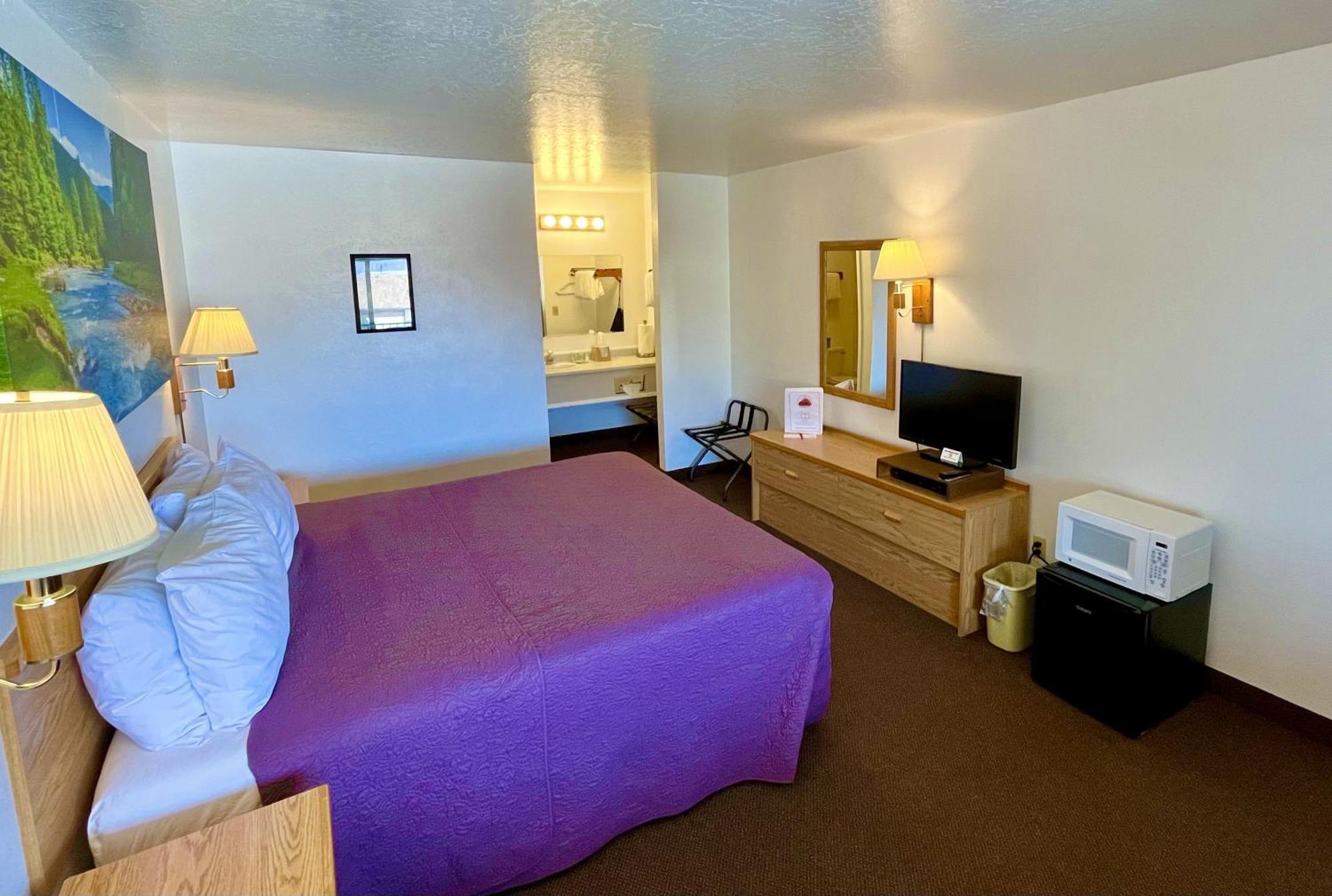 Red Bear Inn Ennis Dış mekan fotoğraf