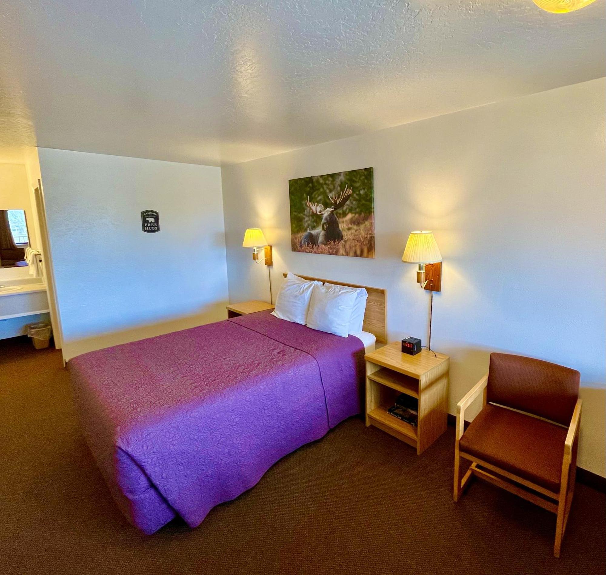 Red Bear Inn Ennis Dış mekan fotoğraf