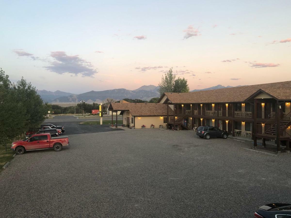 Red Bear Inn Ennis Dış mekan fotoğraf