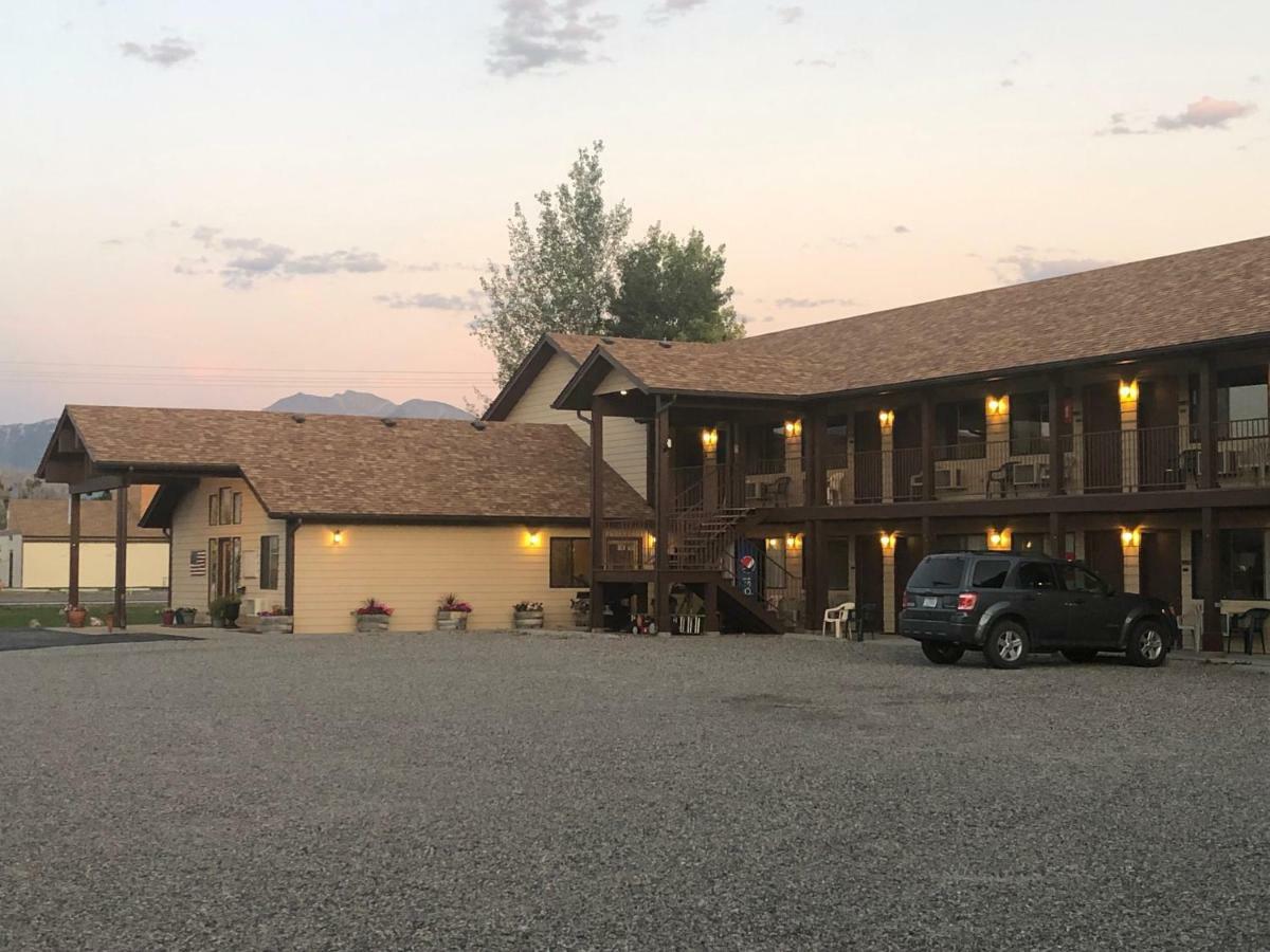 Red Bear Inn Ennis Dış mekan fotoğraf