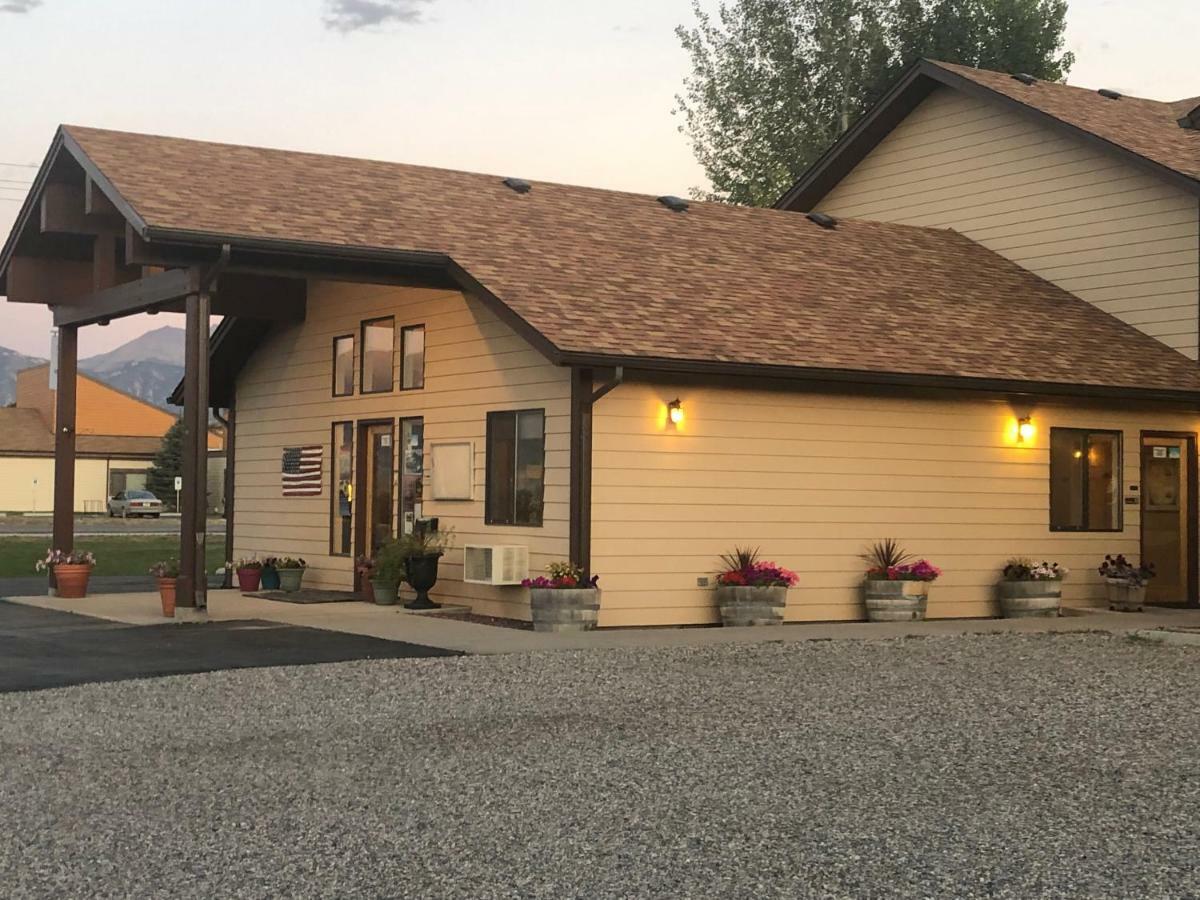 Red Bear Inn Ennis Dış mekan fotoğraf